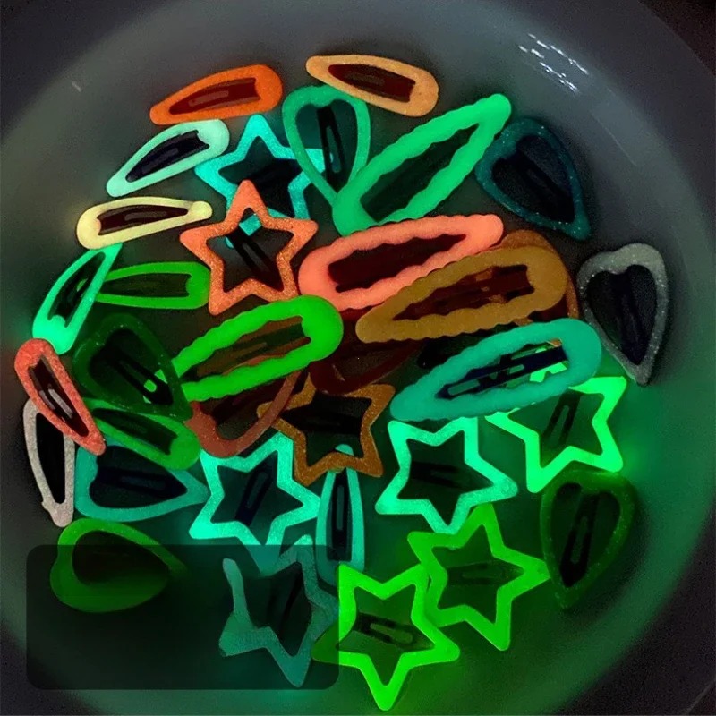 10個入り カラフルな暗闇で光る星とハートのヘアピン BBス - Glow In Dark Stars のレビューと価格
