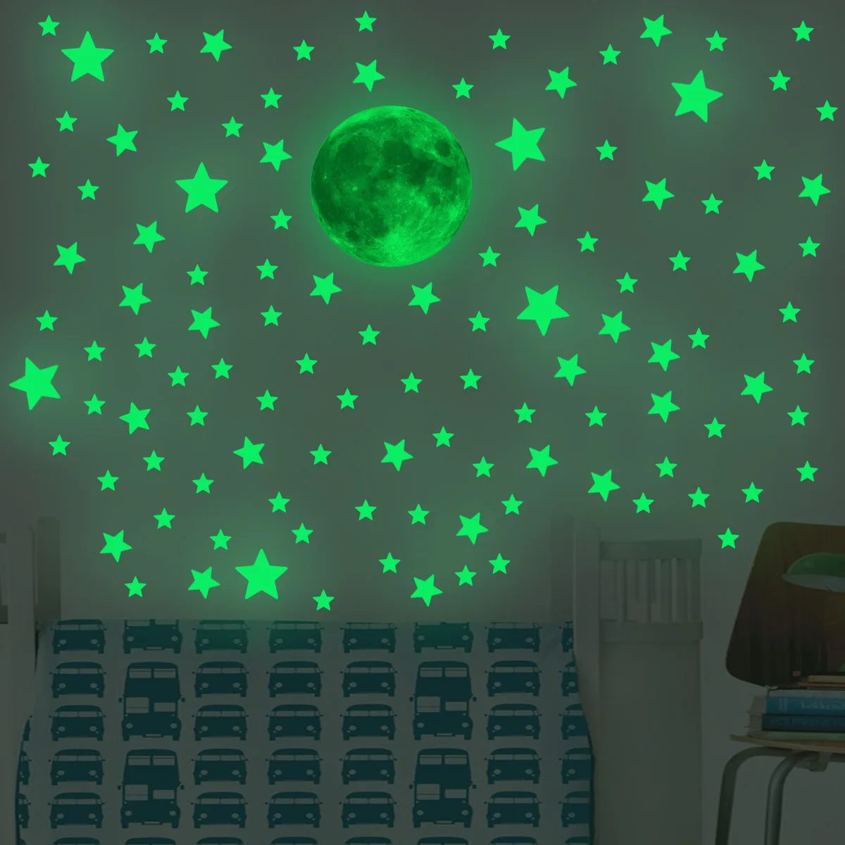 光る月と星のウォールステッカー 子供部屋の装飾用 暗闇で光る - Glow In Dark Stars のレビューと価格