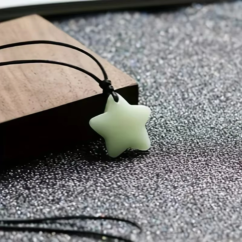 暗闇で光る星のラッキージェイドペンダントネックレスセット、調 - Glow In Dark Stars のレビューと価格
